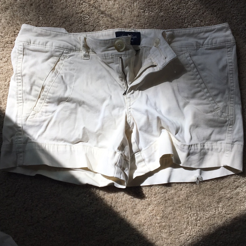 American Eagle cream shorts!
